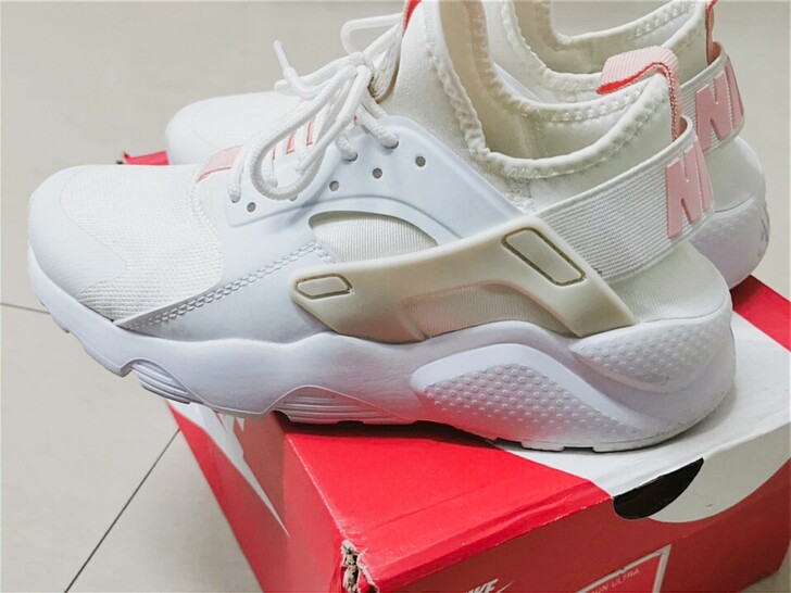 Nike华莱士粉白，去年生日朋友送的，只穿...