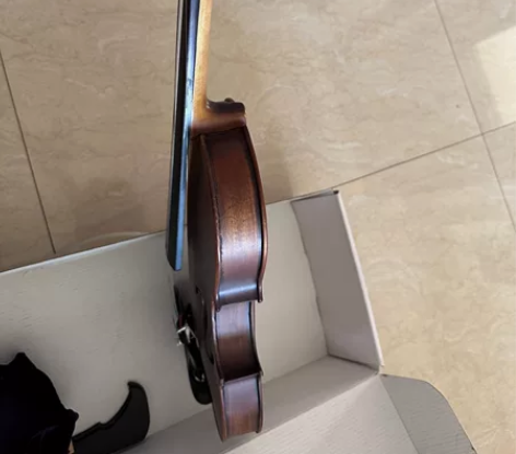 小提琴可做摆件，一直在家放着没拿出来过很新...