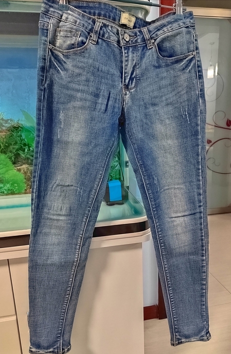 牛仔裤女小脚裤，版型正，建议110斤以内妹...