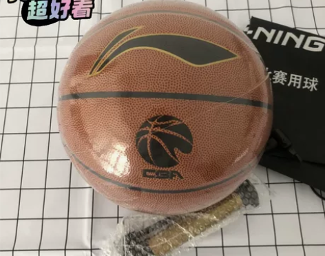 出李宁篮球，逛街买给表弟的礼物，表弟已经有...