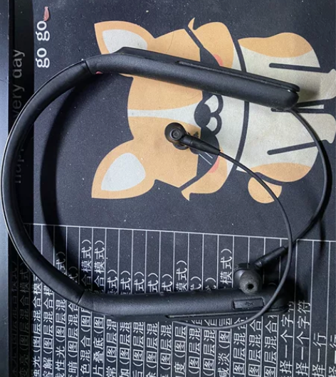 索尼wi1000x，成色如图功能正常，配件...