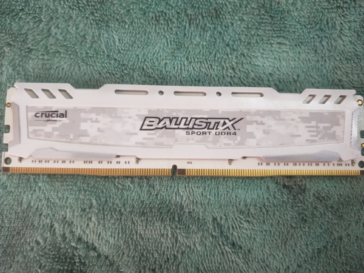 英睿达8G内存条DDR4频率2400MHz