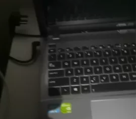 卖一台华硕笔记本，99新个人一手，根本就没...