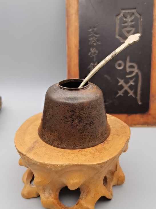 精品,小文房 民国全品铜水盂。很精致的小件...