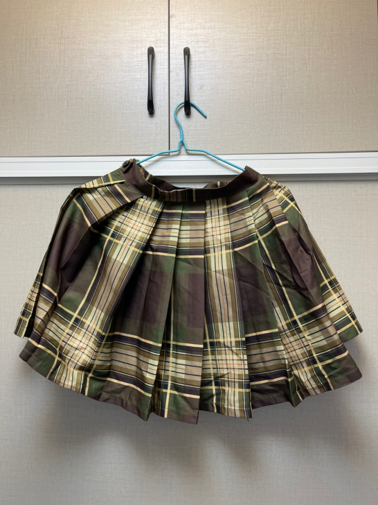 高腰百褶不规则短裙,穿过一次,瘦一点的妹妹...