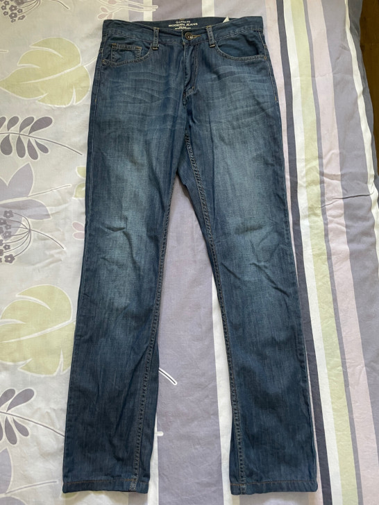 佐丹奴夏季轻薄牛仔裤，布料是超薄款的。