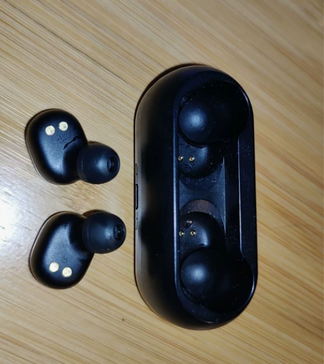 qcy蓝牙耳机轻微使用痕迹充电功能完好 耳...