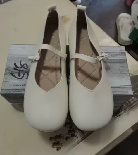 方跟单鞋,40标准码,全新仅试穿,米白色,...