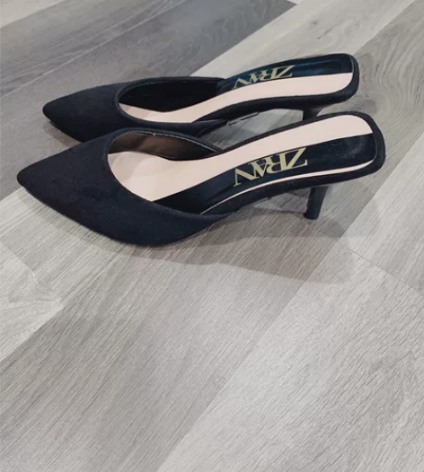 黑色尖头中跟单鞋  店里搭配用的鞋子处理 ...