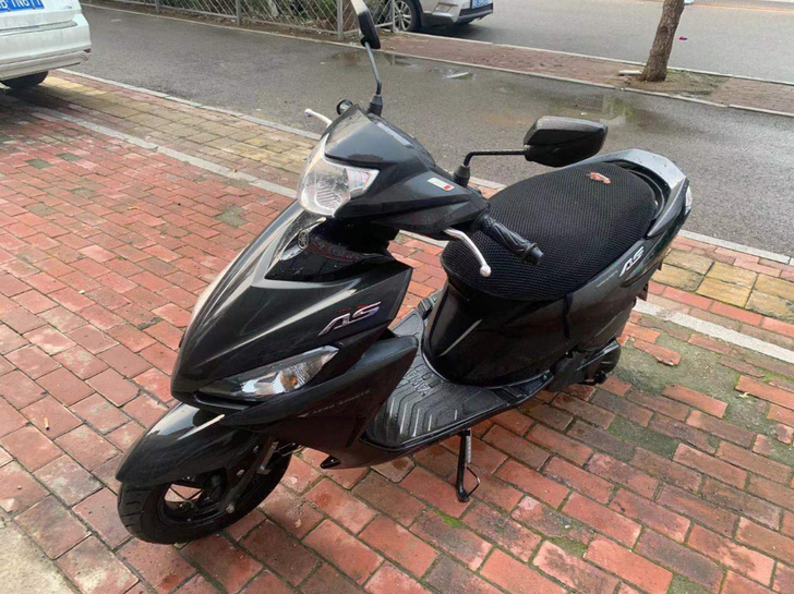 18年雅马哈摩托车