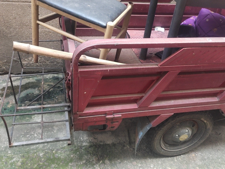 摆摊三轮车,还有个架子一起卖二千元