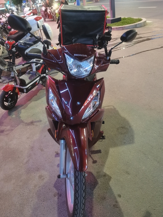 上周刚买的新大洲本田威武最新款,4.8升大...