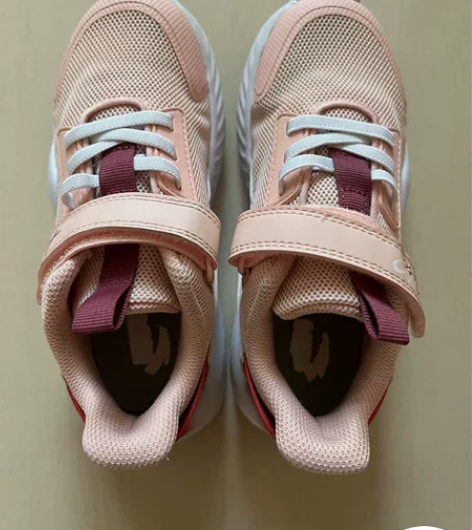 安踏女童鞋31码 实体店两百多购入 鞋子多...