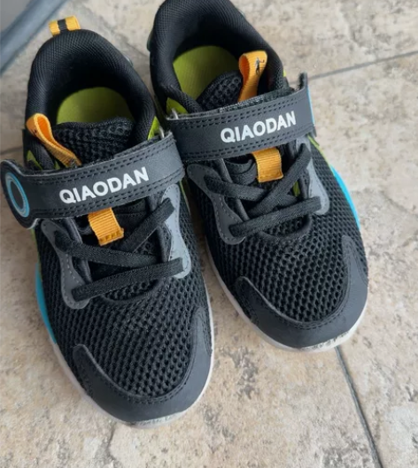 乔丹运动鞋，28码内长175 感兴趣的话点...