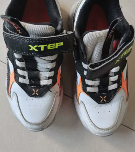 特步33码,孩子穿小了,转给有缘人,二手商...