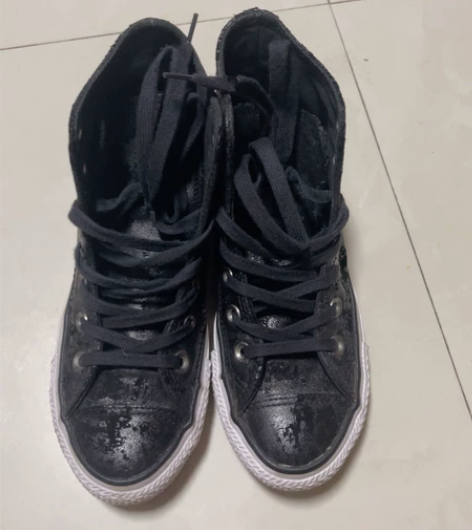 匡威高帮帆布鞋 鞋面是故意做旧，没有破损没...