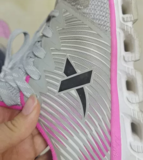 特步专卖店买来的，保真！支持验货 无折痕，...