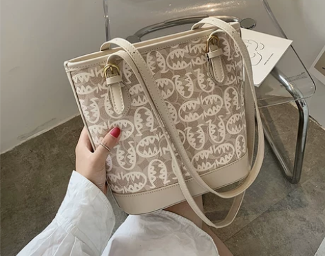 大容量包包女包2021新款时尚通勤包小众设...