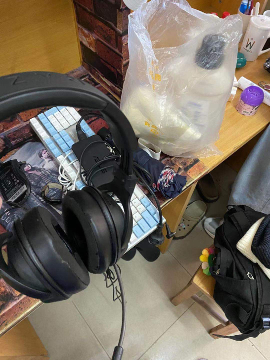 卖闲置雷蛇耳机 有点掉皮 功能正常 有意的...