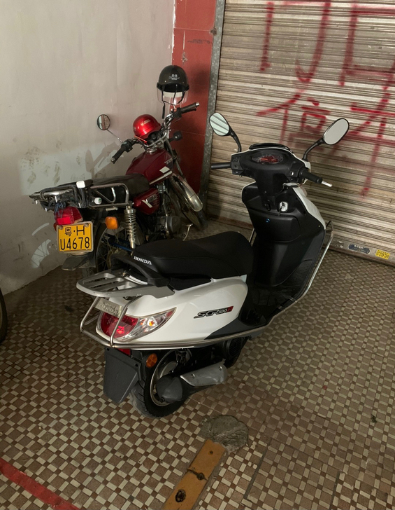 女装踏板9新三无，公里数不多，之前考勤用，...