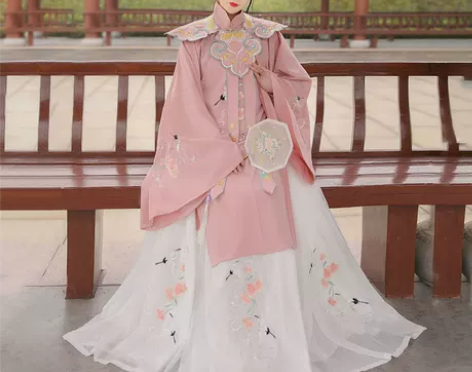 桃鹤吟正品原创汉服女红色明制长衫中国风云肩...