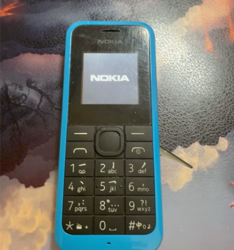 诺基亚手机，屏幕已贴膜。学生用，老人用。电...