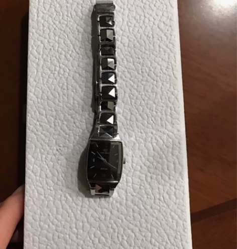 天王手表,刚换新电池100元。 感兴趣的话...