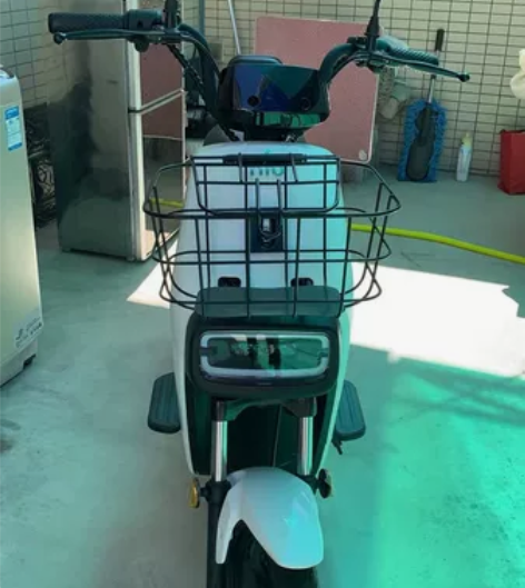 小牛电动全新买来不到一个月，没开也一直用布...