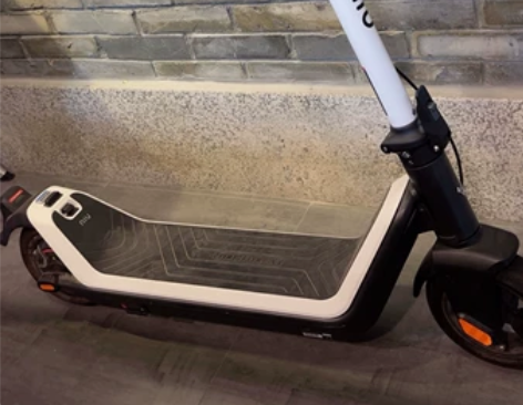 小牛电动踏板车 九层新 2000元出售几乎...