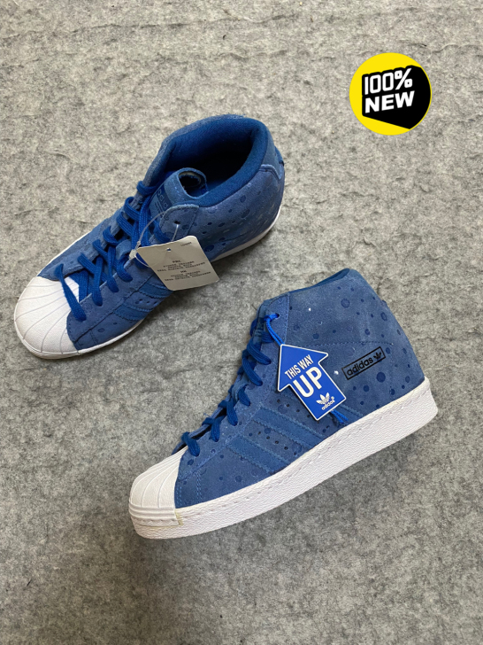 全新正品，阿迪达斯，三叶草。全翻毛皮贝壳头...