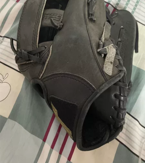帮队友卖棒球手套 纯小牛皮 11.5内场手...