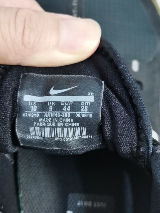 耐克跑步鞋，43可穿，新旧程度见鞋底。本来...