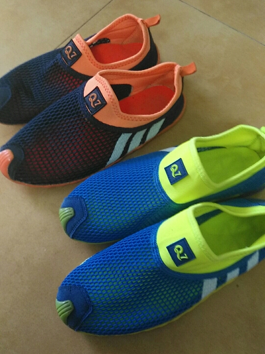 运动鞋(夏季透气)，轻便，15元/双，不包...