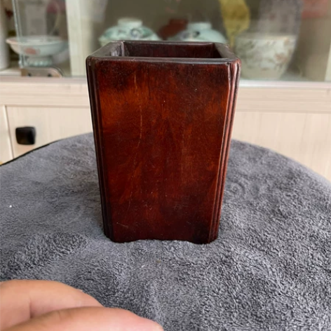 红木方笔筒一件，全美品，器型好，喜欢的老铁...
