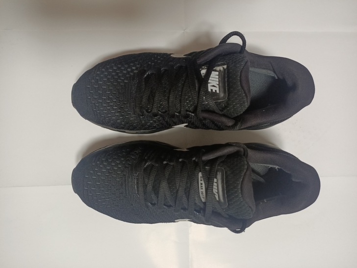 耐克跑步，全脚掌气垫，夜光标，不讲价，不退...