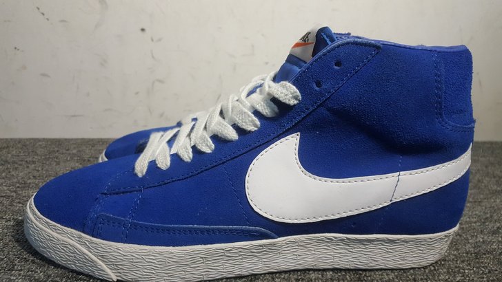 耐克42码休闲鞋鞋帮上边有磨损图片已拍出瑕...