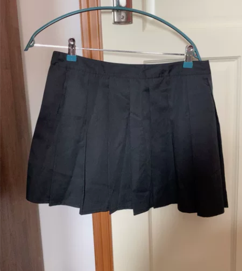 百褶裙，腰围约72厘米 感兴趣的话点“我想...