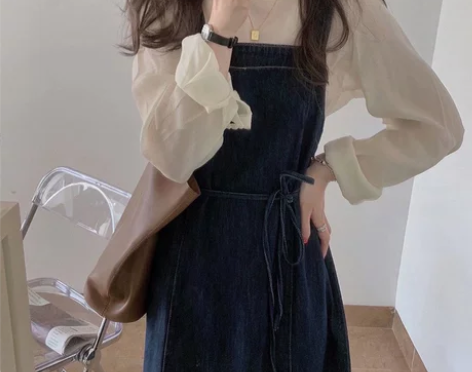 2022春装新款女装高级感背带裙两件套装法...