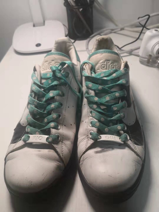 阿迪达斯 运动鞋，Adidas 运动鞋，正...