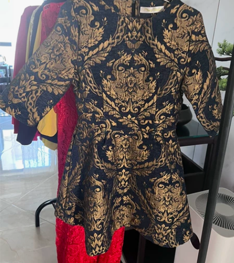 重工刺绣M码中裙 全新包邮急处理