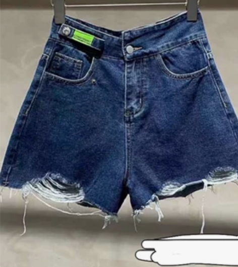 全新不规则牛仔短裤，120斤以内，我扣不上...