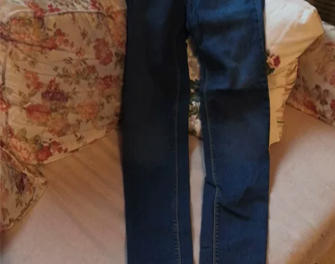 zara牛仔铅笔裤，腰围72，臀围84，裤...