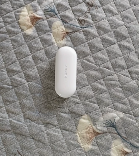 荣耀耳机，21年抖音购入，用了两三次，几乎...