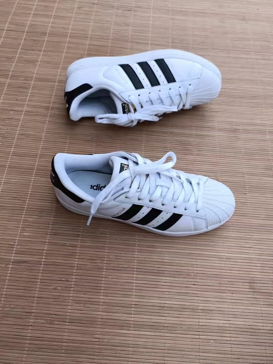 41.5码 阿迪达斯运动鞋 ...