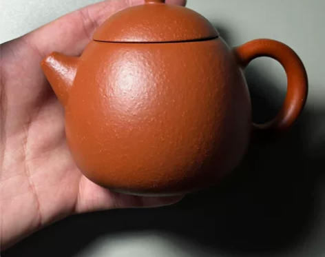 粗沙朱泥古龙蛋壶，泥料非常好，一泡即润，约...