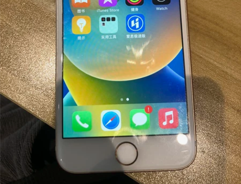 苹果8 64G国行 刚换的电池 其它的没修...
