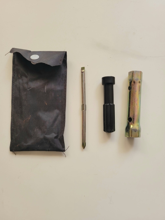 豪爵踏板车被交警收了，配套的工具。低价转让...