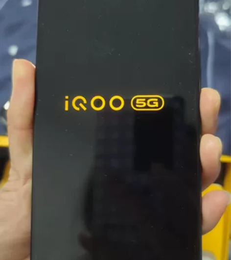 正品哦！码也在，背着我拍了个手机，但是我买...