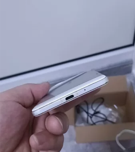很老的一款手机，vivo x5s质量挺好的...