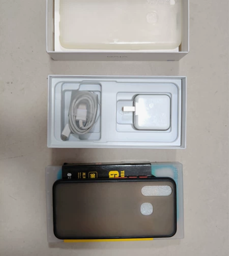 VIVO X5x手机盒子,原装充电器,线,...